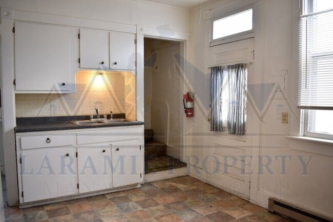 Photo - 208 E Sheridan St