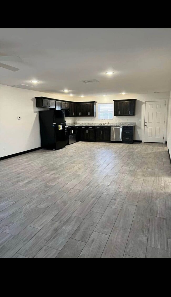 Building Photo - 1106 Chica Ln Unit 2