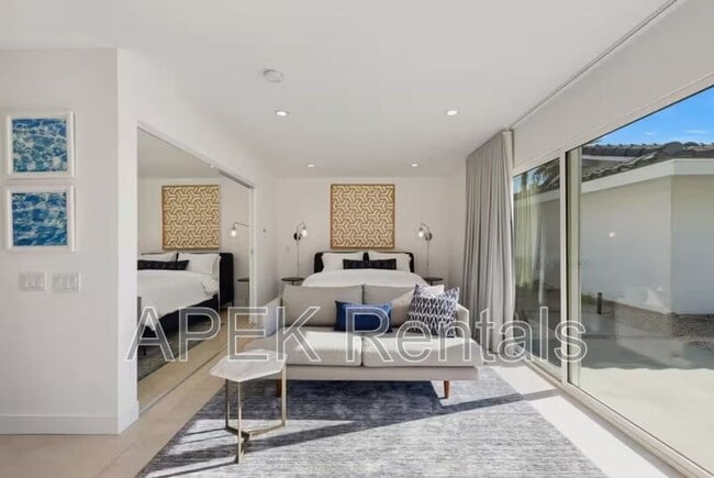 Photo - 945 N Buttonwillow Cir