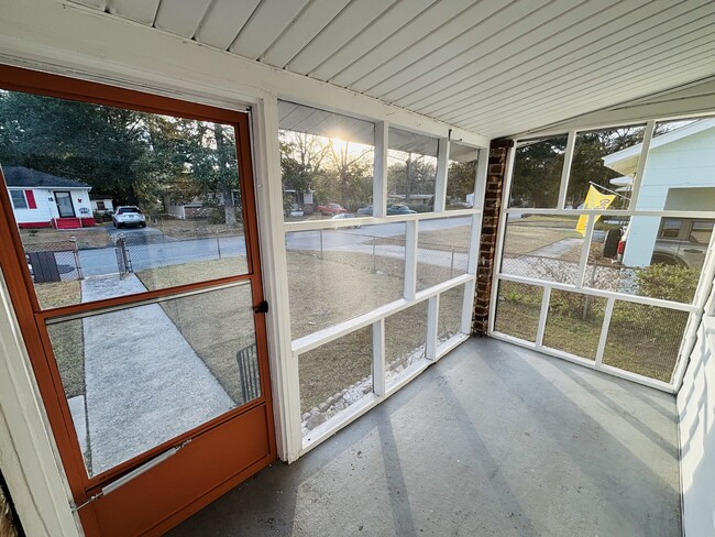 Photo - 1312 E 60th St