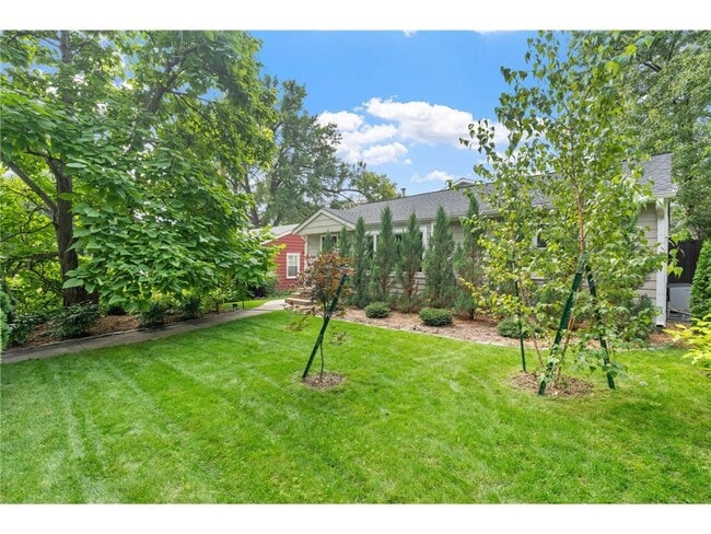 Photo - 263 Lexington Parkway S