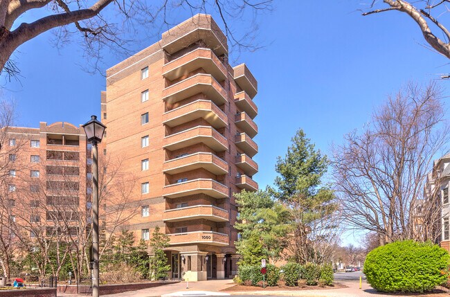 Building Photo - 1050 N Stuart St