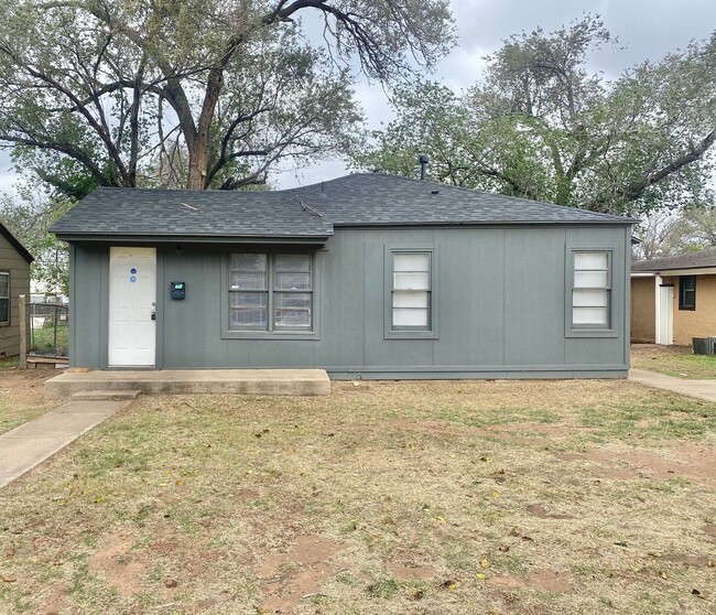 3 Bed 1 Bath Now Available! - 3 Bed 1 Bath Now Available! House