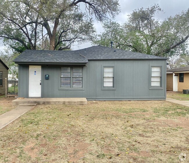 Building Photo - 3 Bed 1 Bath Now Available! Rental