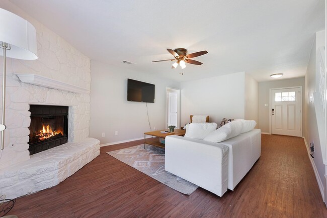 Photo - 3110 Monument Dr