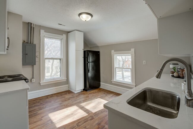 Photo - 1505 NE Main St