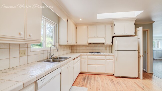 Photo - ~Beautiful 2 Bedroom - 2 Bath Main Home Pl...