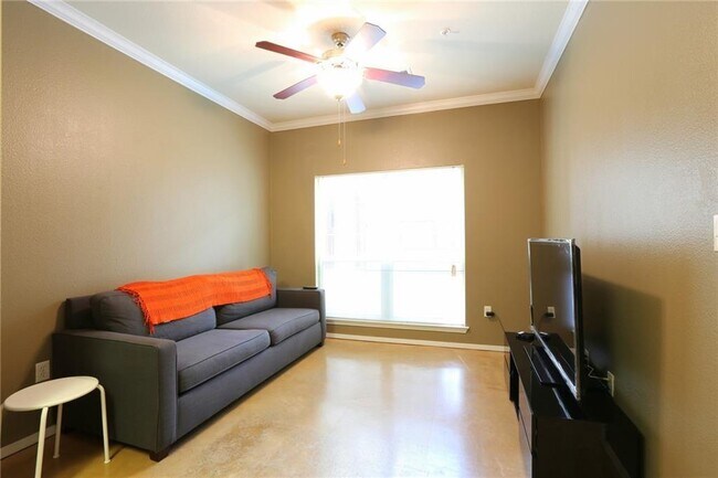 Photo - 910 W 25th St Unidad 302