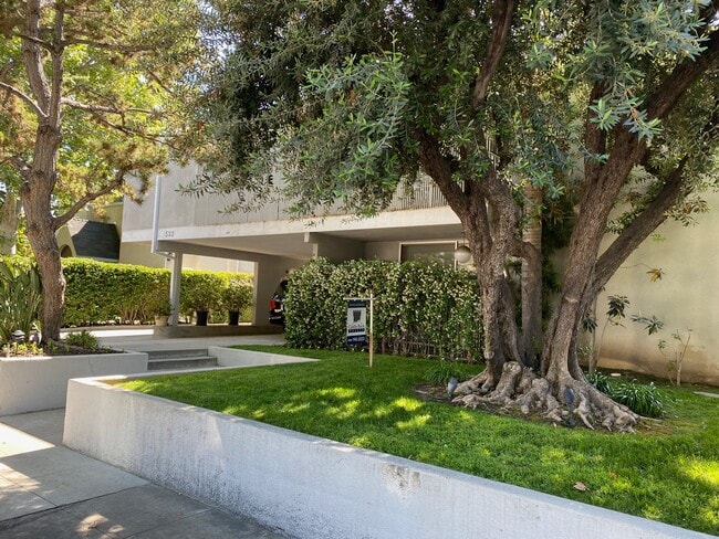 Photo - 533 S Hudson Ave Unit Upper Corner