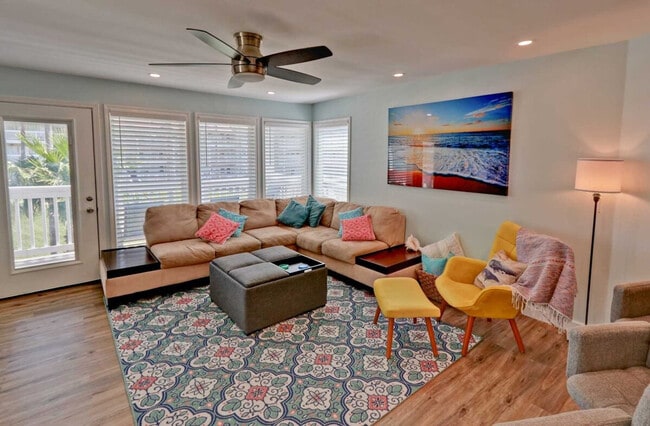 Photo - 200 Padre Blvd Apartamento Unidad ID1255582P
