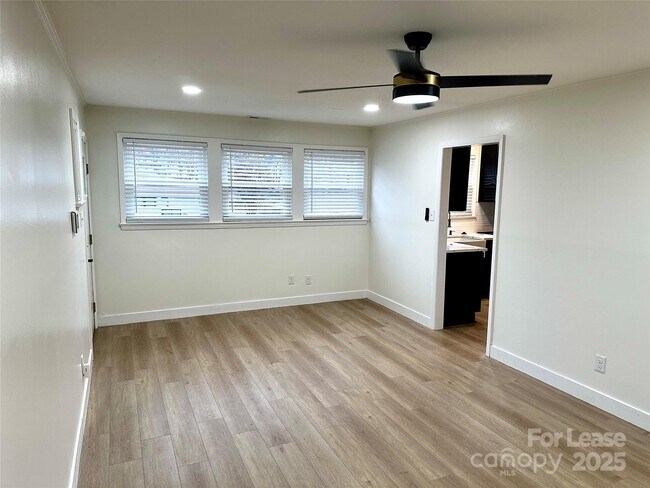 Photo - 1450 Academy St