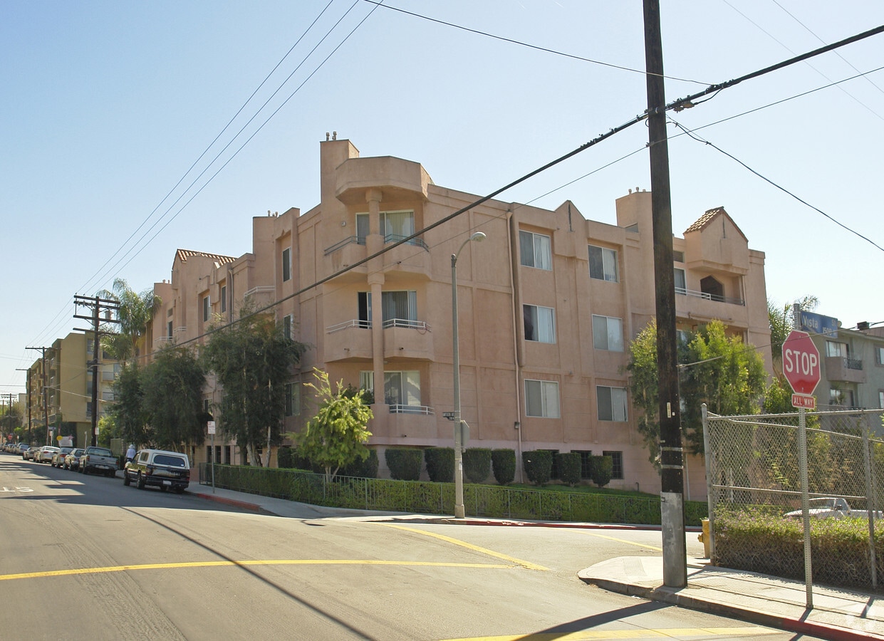 Photo - 7370 Hawthorn Ave Apartments
