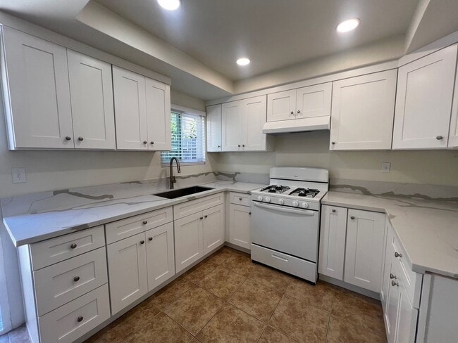 4351 Green Ave Unit D