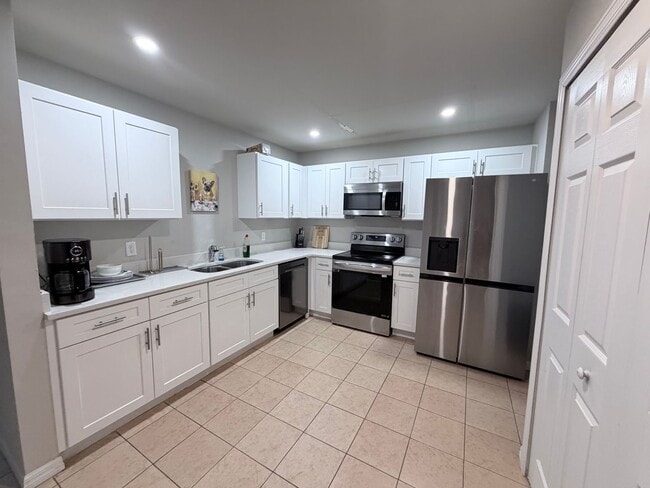 Fully Furnished 3/2 in Fort Myers
