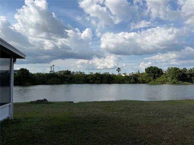 Photo - 758 Burlwood St