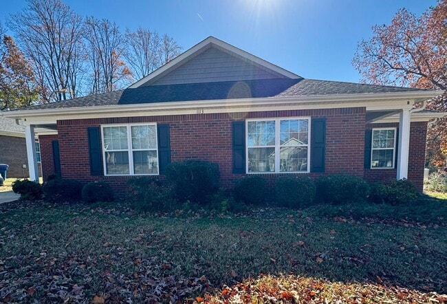 Building Photo - MOVE-IN READY!