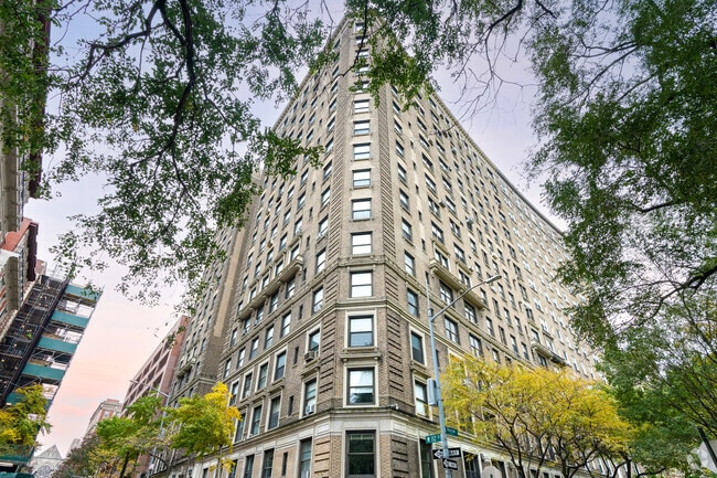 395 Riverside Dr - The Matincote