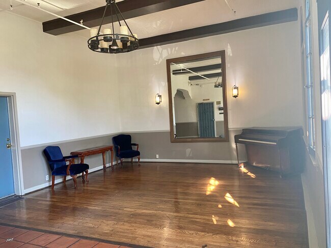 545 S Hobart Blvd Unit 110