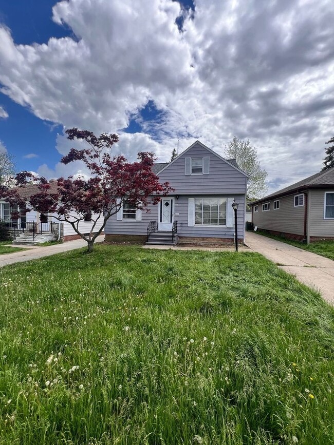 Photo - 18400 Hazelwood Ave Casa