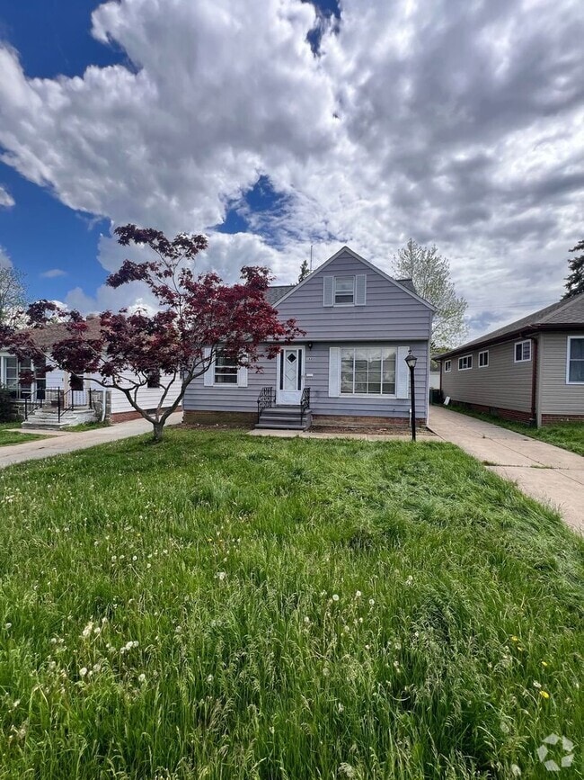 Building Photo - 18400 Hazelwood Ave Rental