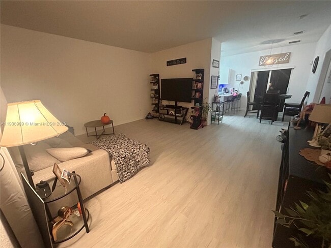 Photo - 2590 NE 3rd Dr Unidad 203