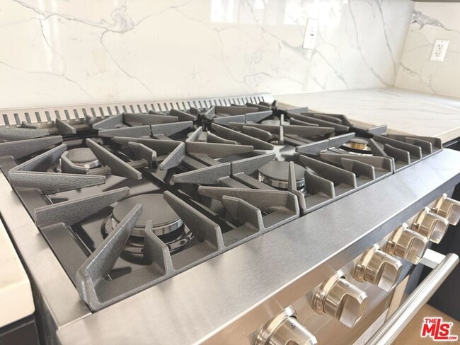 Photo - 6847 N Figueroa St