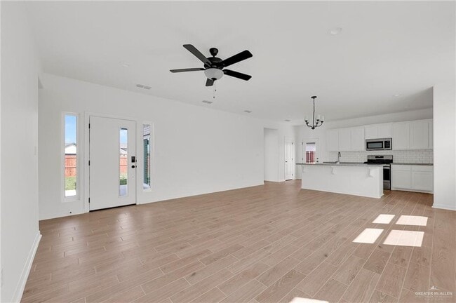 Photo - 18 N Day Lily Ave