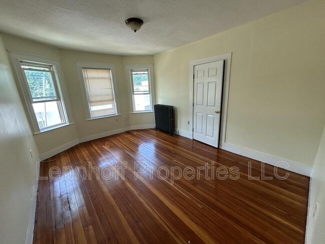 Building Photo - 4 Glenway St Unit 1-1 Rental