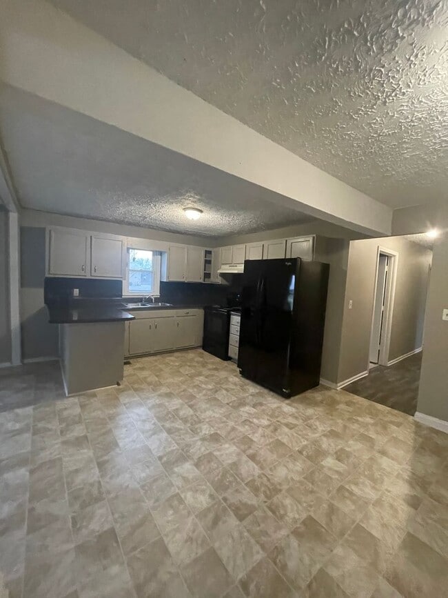 Photo - Spacious 4 Bedroom/2 Bath Home