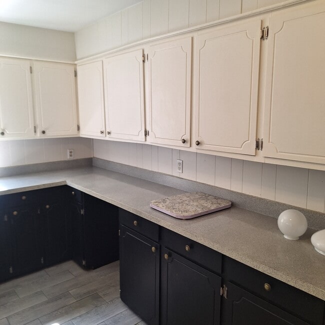 Photo - 916 Adele St
