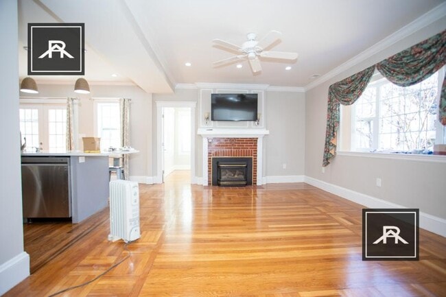 Photo - 4 bedroom in Newton MA 02467 Unit 1
