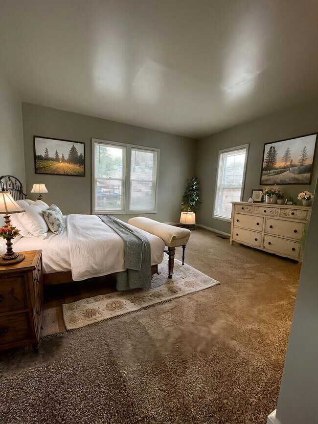 Photo - 402 W Dale St