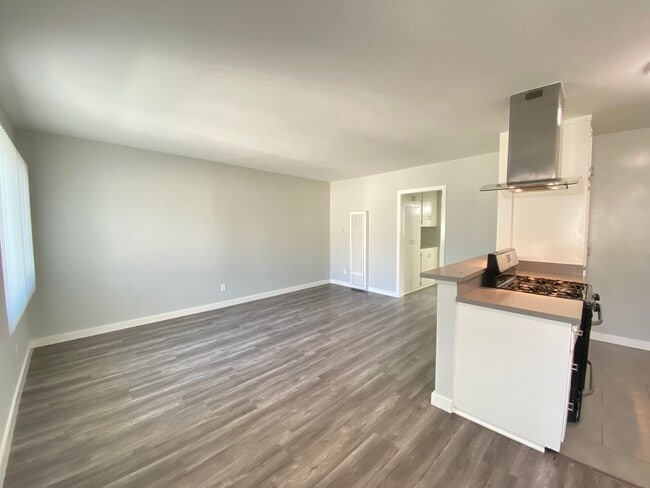 Photo - 3723 Mentone Ave