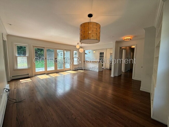 Photo - 255 Crest Rd