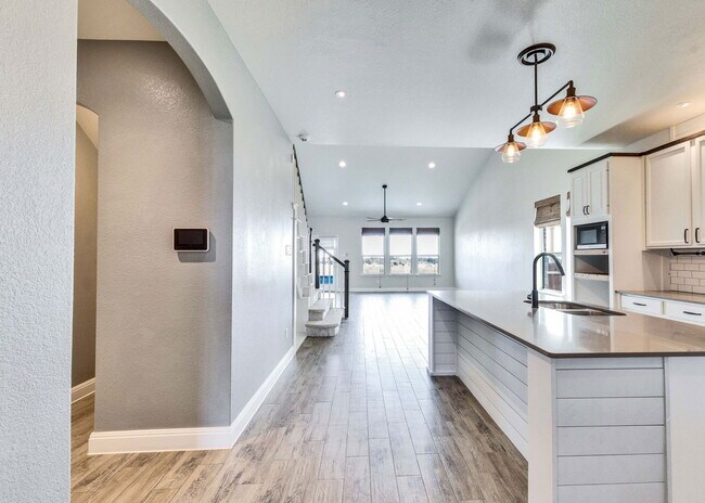 Photo - 217 Andele Way