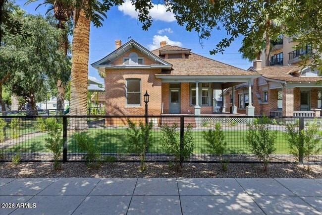 Photo - 825 N 3rd Ave