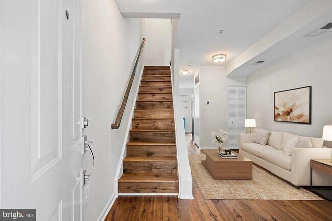 Photo - 424 Oakdale Pl NW