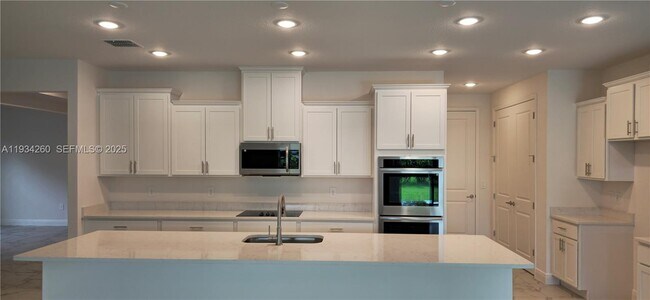 Photo - 4650 SW Quezon St