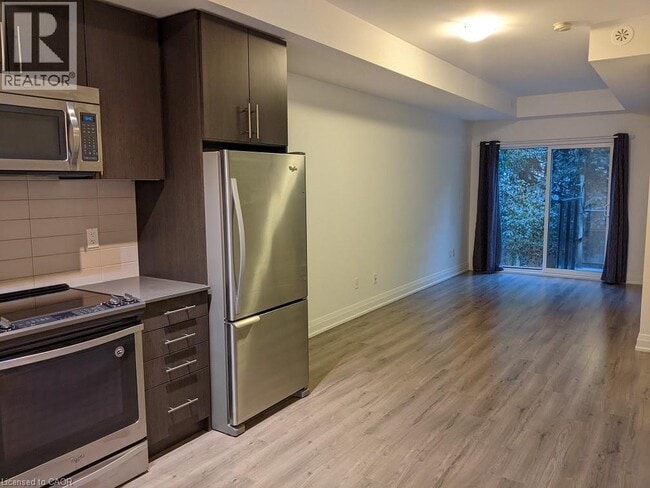 Photo - 780 Sheppard Ave E