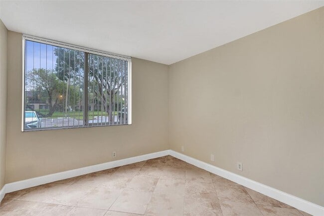 Photo - 10733 Cleary Blvd Unidad 101