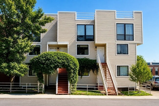 Building Photo - 196 Allston St Unit 2
