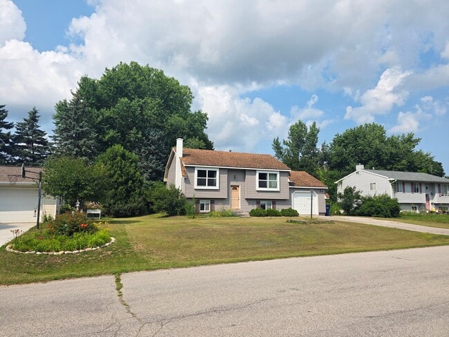 Photo - 4900 Thornapple Ln
