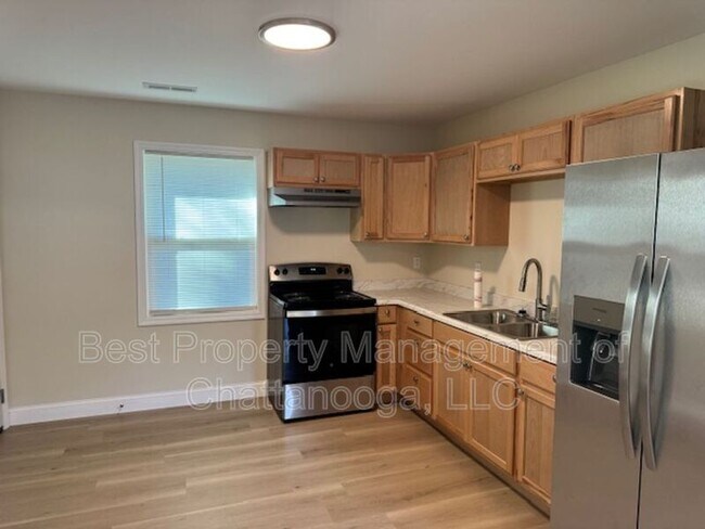 Building Photo - 5249 -M