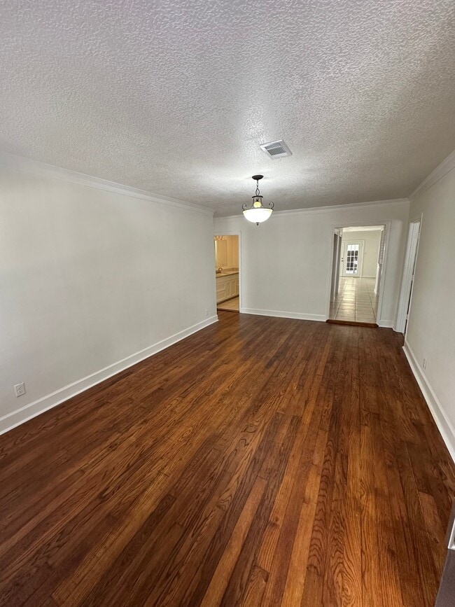 Photo - 7811 Helmers St