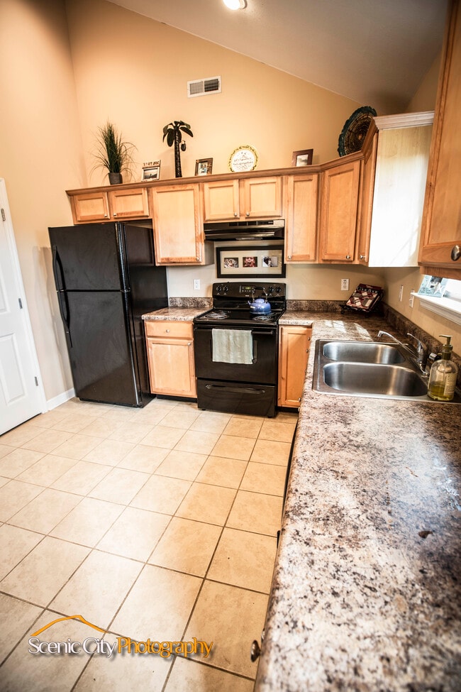 Photo - 1914 Dupont St