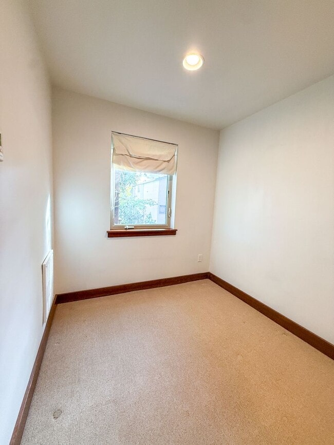 Photo - 3bd/2.5ba Seattle Townhome