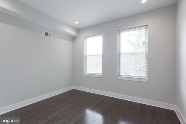 Photo - 2722 Latona St