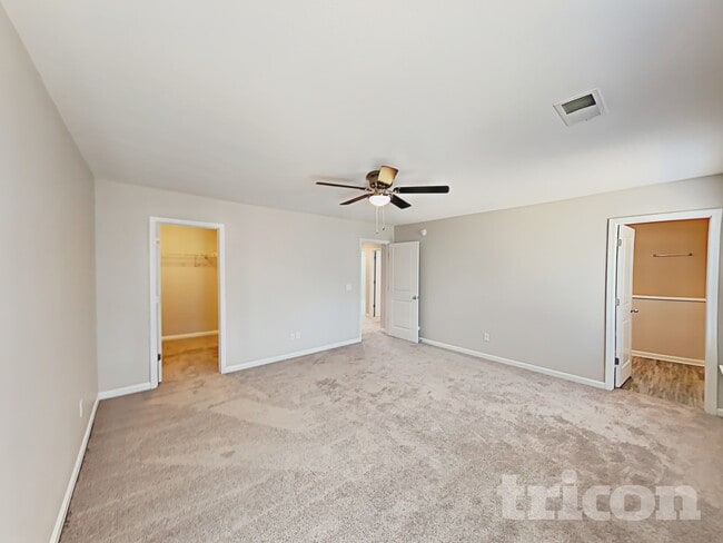Photo - 304 Longfellows Ln