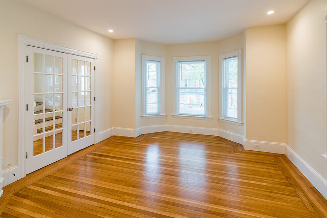 Building Photo - 58 Saunders St Rental
