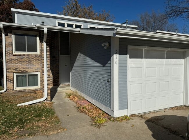 Beautiful 3 Bedroom Townhome - Beautiful 3 Bedroom Townhome